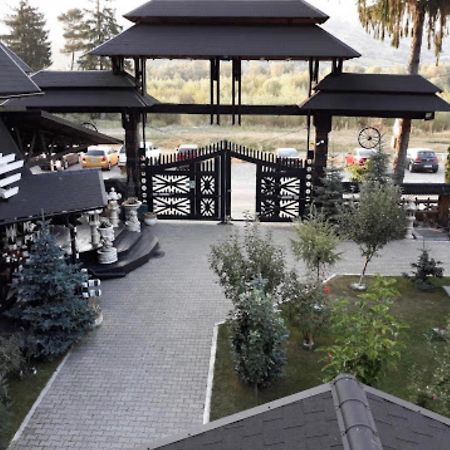 Hotel Complex Lions Bucovina Voroneț Exterior foto