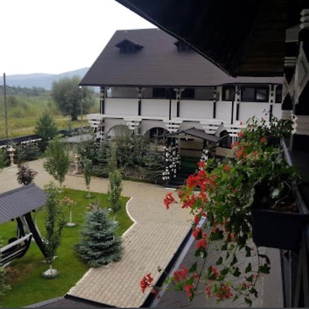 Hotel Complex Lions Bucovina Voroneț Exterior foto