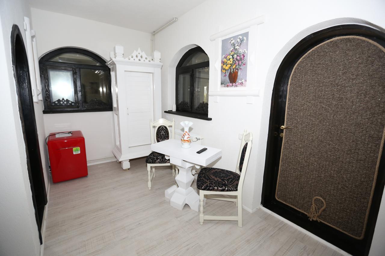 Hotel Complex Lions Bucovina Voroneț Exterior foto
