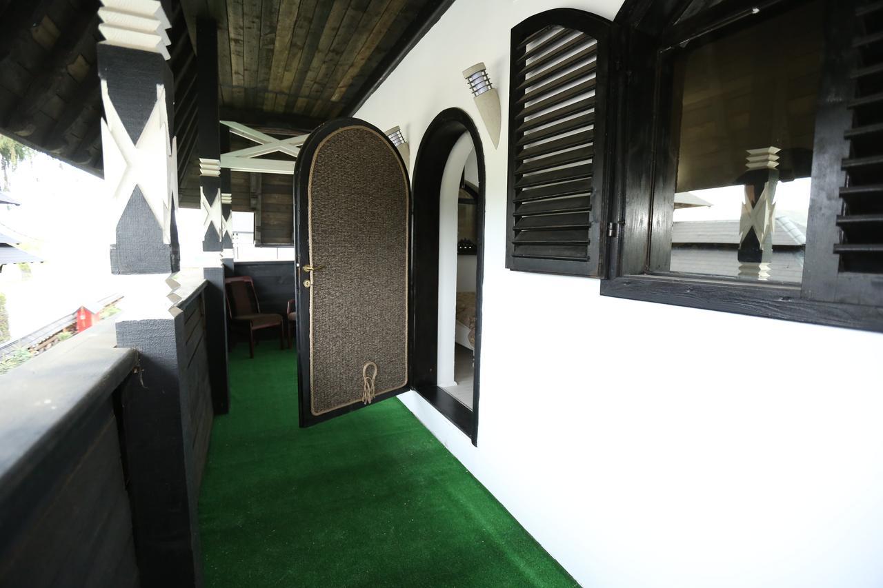 Hotel Complex Lions Bucovina Voroneț Exterior foto
