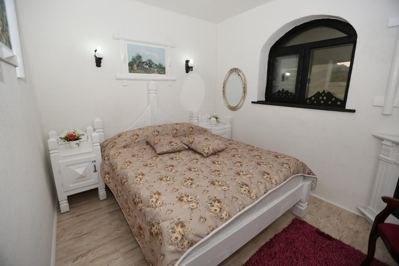 Hotel Complex Lions Bucovina Voroneț Exterior foto