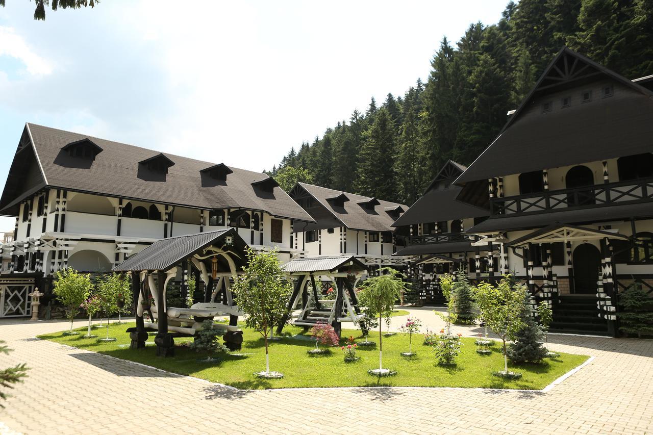 Hotel Complex Lions Bucovina Voroneț Exterior foto