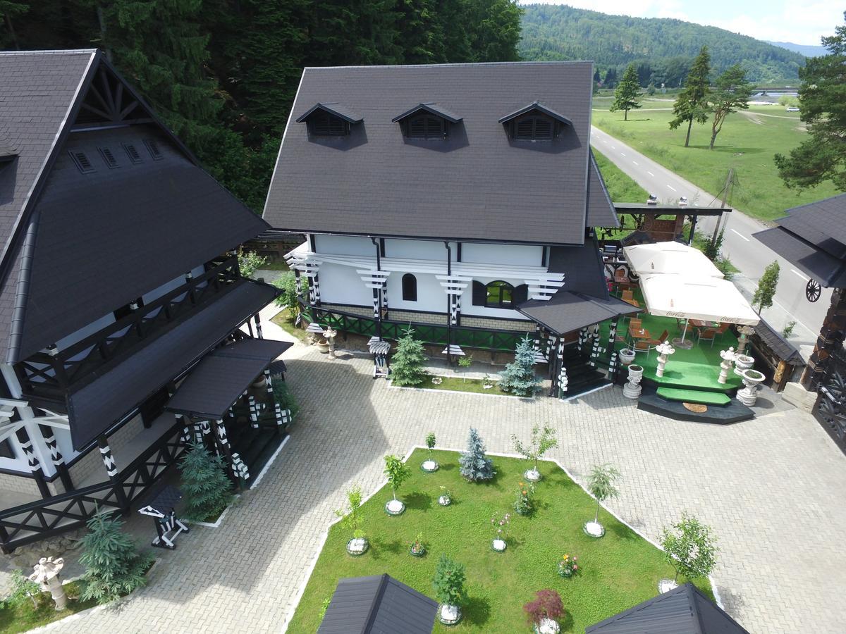 Hotel Complex Lions Bucovina Voroneț Exterior foto